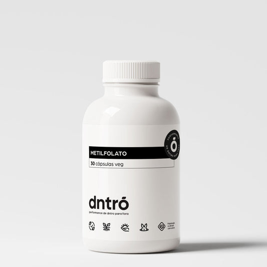 Frasco branco do suplemento Metilfolato da marca dntró, contendo 30 cápsulas veganas. Suplemento natural indicado para suporte ao metabolismo do ácido fólico, saúde cerebral, gestação e equilíbrio genético, especialmente em pessoas com mutação MTHFR. Rótulo exibe design minimalista com selo de qualidade, além de ícones indicando que é vegano, sem glúten, cruelty-free e produzido no Brasil. Ideal para buscas como “metilfolato vegano 30 cápsulas”, “suplemento para MTHFR” ou “ácido fólico biodisponível”.
